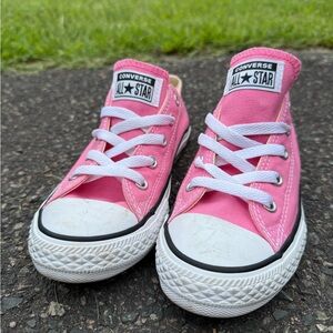 Converse Unisex-Child Chuck Taylor All Star Low Top Kids Sneaker, 3Y